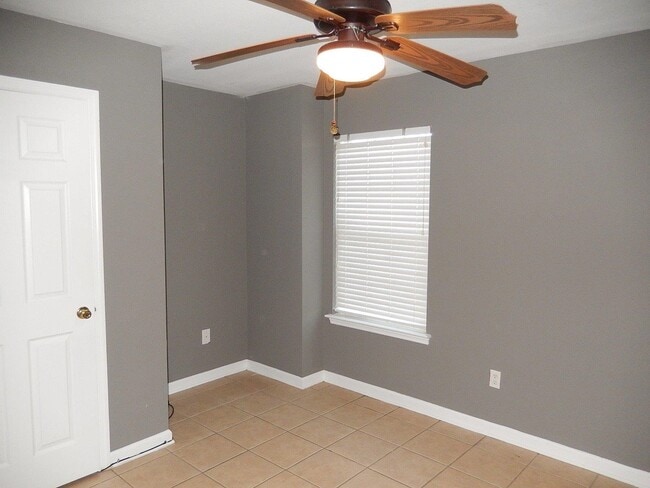 Building Photo - 600 Ponderosa Cir