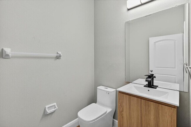 Building Photo - 1389 Heritage Landings Dr