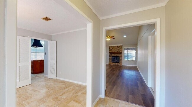 Building Photo - 3904 Windwood Cir