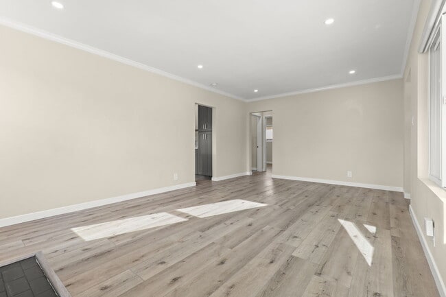 Building Photo - 6535 Ben Ave