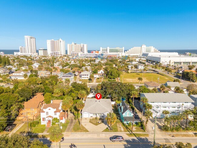 Building Photo - Charming 3-Bedroom Home Just 3 Blocks from...