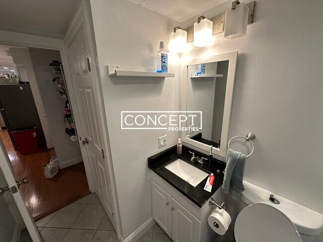 Building Photo - 108 Maverick St