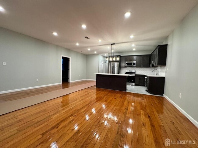 Building Photo - 61 N Grove St