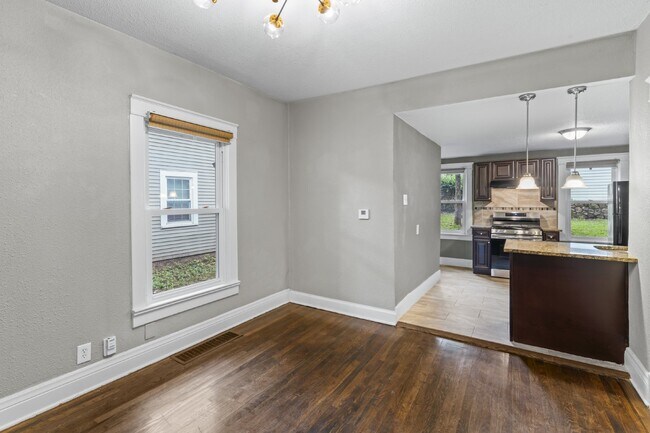 Building Photo - Coming Soon!! Charming 2-Bedroom Home!