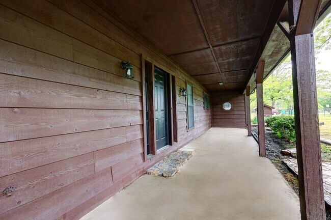 Building Photo - 3 bed 3 bath single family house