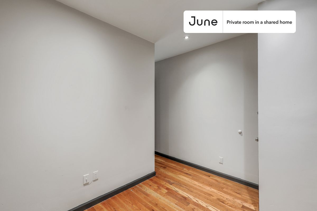 Building Photo - Room in Shared 3 bed/1 bath home