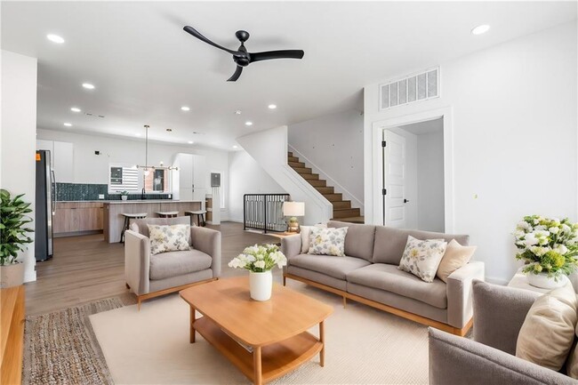 Building Photo - 929 SE 10th St