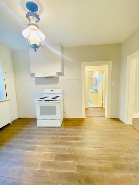 Building Photo - 4625 Bell St