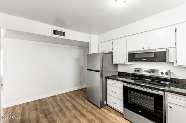 Building Photo - 5913 E Decatur St