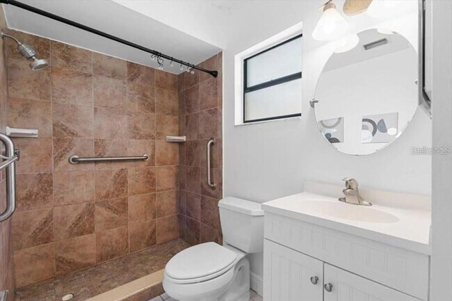 Building Photo - 2506 Bali Cir