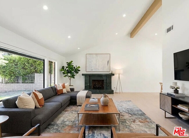 Building Photo - 4933 Collett Ave