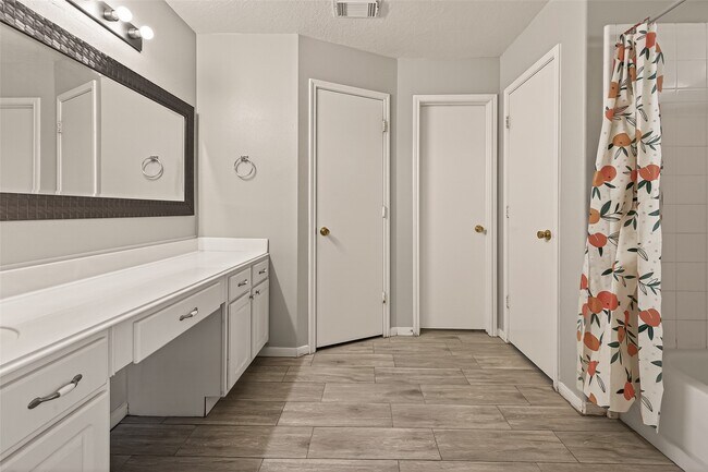 Building Photo - 19434 Brook Village Rd