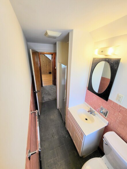 Upper floor 3/4 bath - 1588 Hillcrest Ave