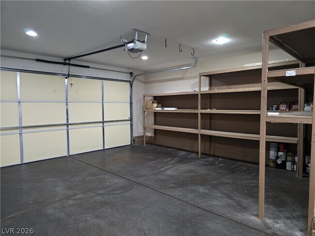 Building Photo - 927 Via Canale Dr