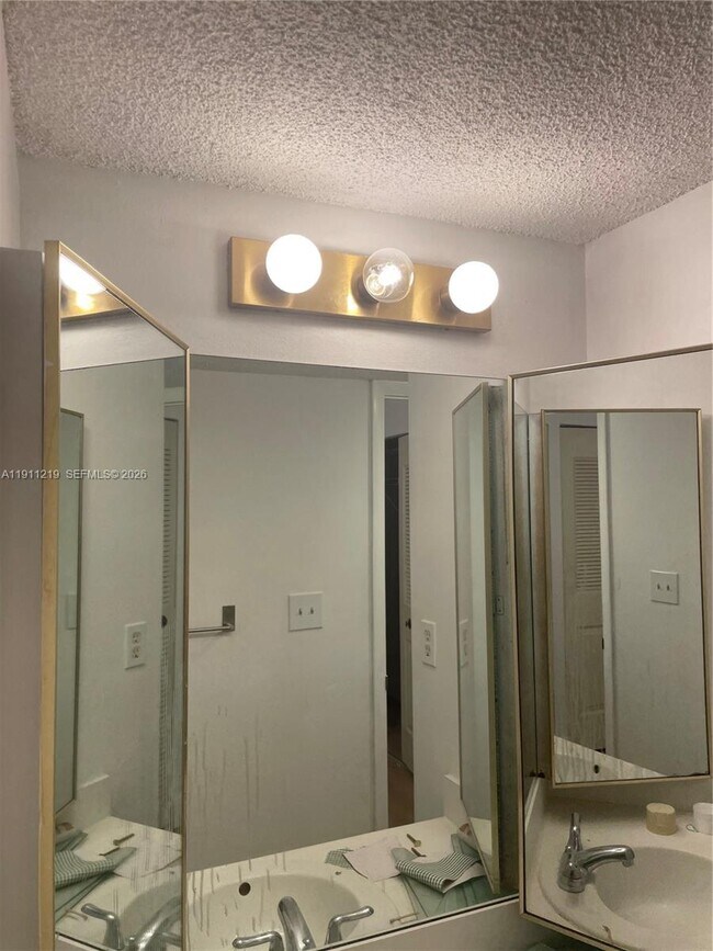 Building Photo - 404 NW 68th Ave