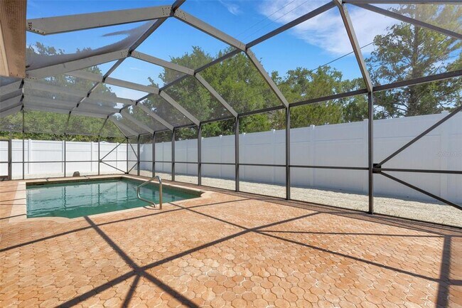 Building Photo - 4645 Hunter Ridge Dr