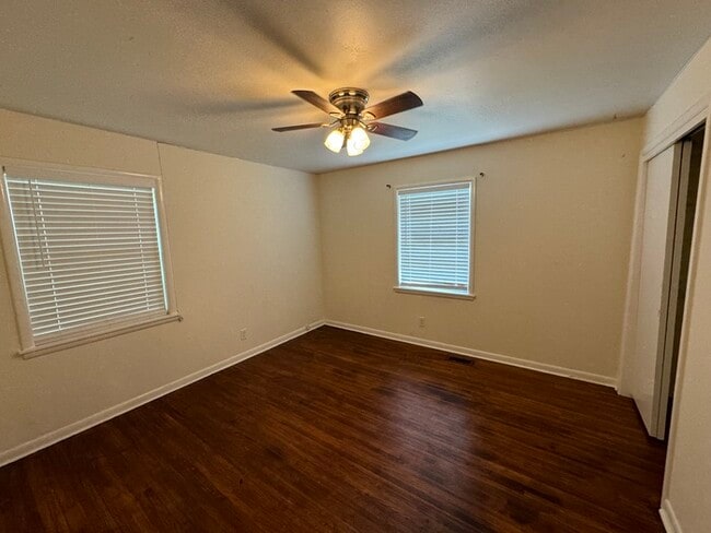 Building Photo - Nice 3 bedroom 2 bathroom home in West Lit...