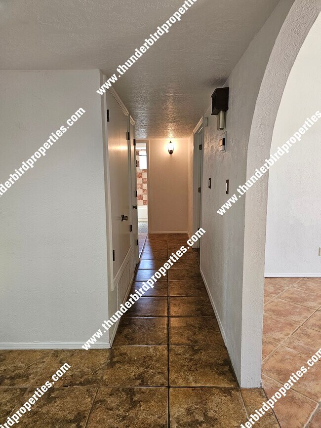 Building Photo - 3 bedroom, 2 baths  with great backyard oa...