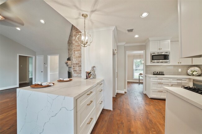 Building Photo - 12866 Westmere Dr