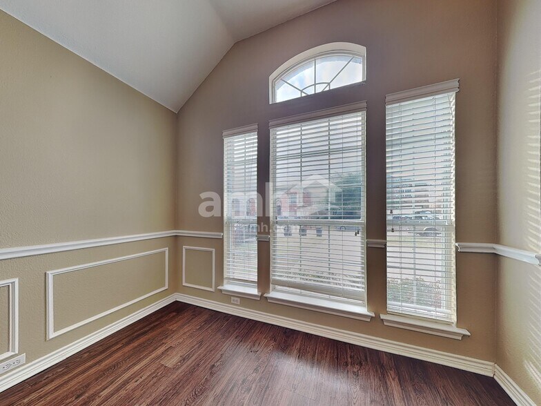 Building Photo - 7441 Sweet Meadows Dr