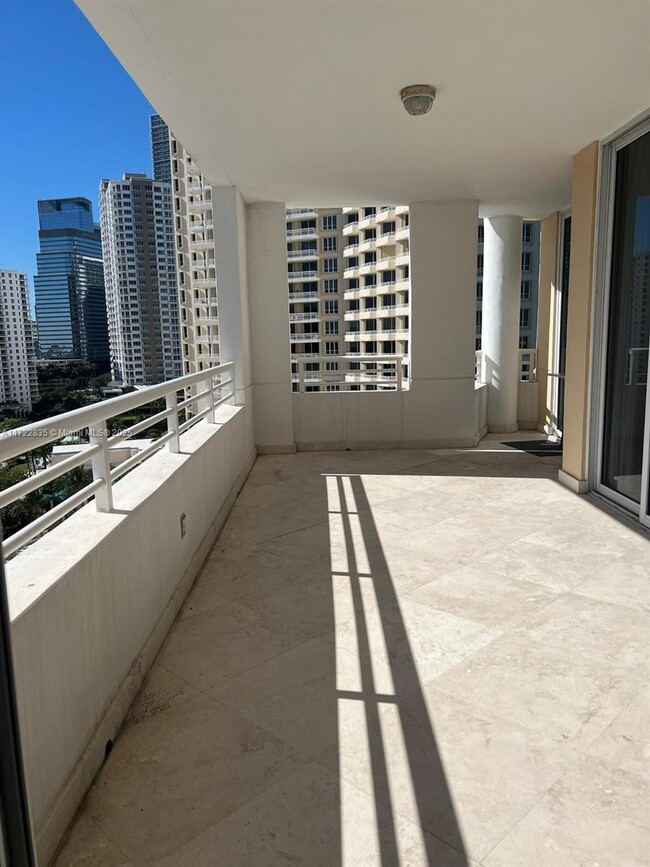 Building Photo - 848 Brickell Key Dr