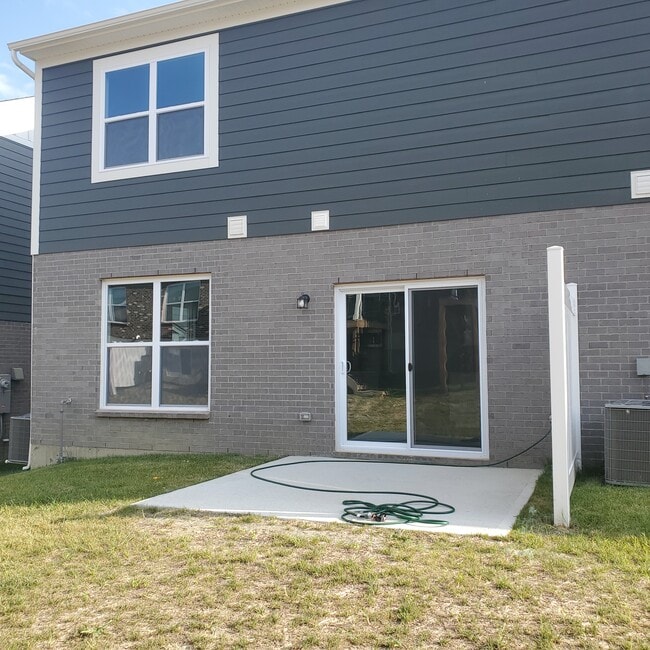 Building Photo - 4972 Pebble Ct