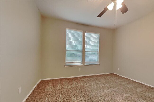 Building Photo - 2130 Lost Timbers Dr