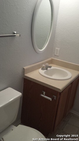 Building Photo - THREE BEDROOM 2 & 1/2 BATH ON CUL-D-SAC