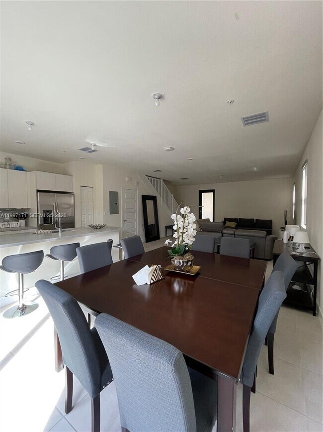 Building Photo - 10437 NW 82nd St