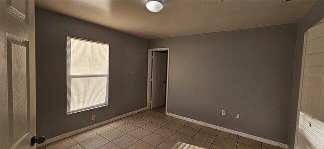 Building Photo - 401 SE 24th Ave