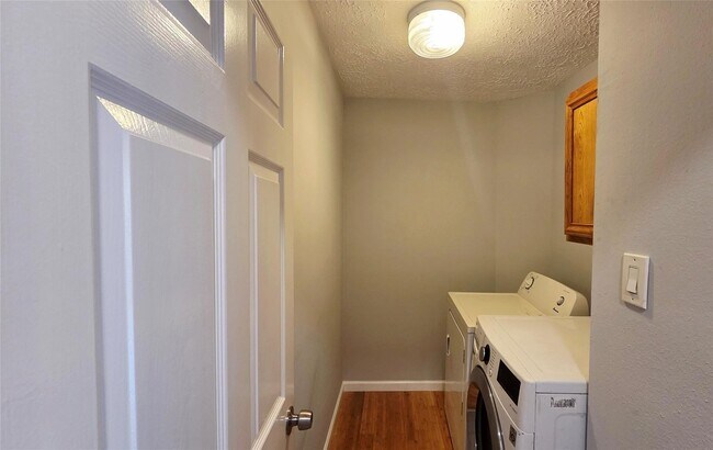 Building Photo - 12710 Meadway Ct