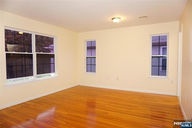 Building Photo - 492-494 Irvine Turner Boulevard Unit 3