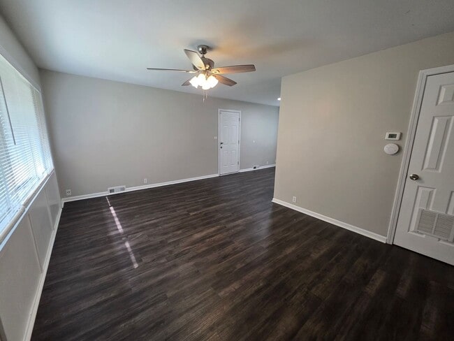Building Photo - Charming 3-Bedroom Retreat with Spacious Backyard!