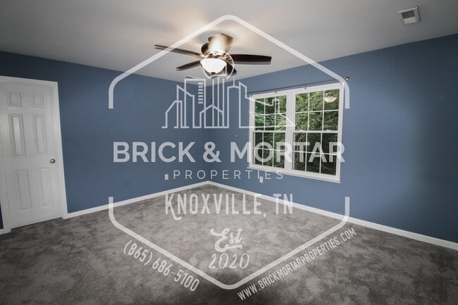 Building Photo - 900 Glendower Way