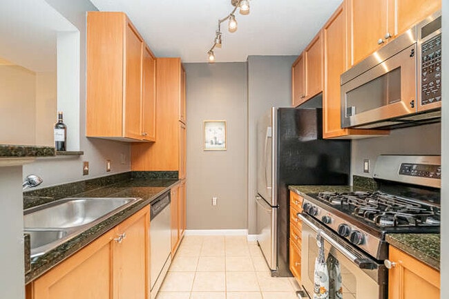 Building Photo - 851 N Glebe Rd