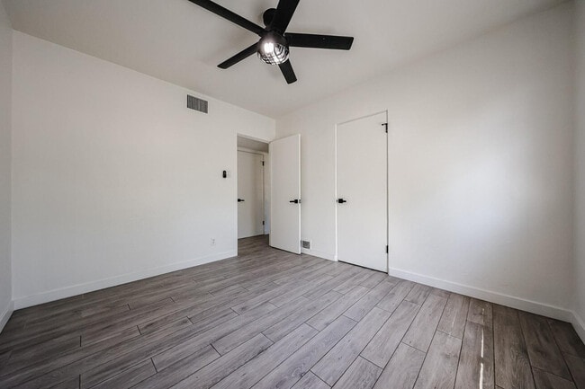 Building Photo - 2816 N 33rd Pl