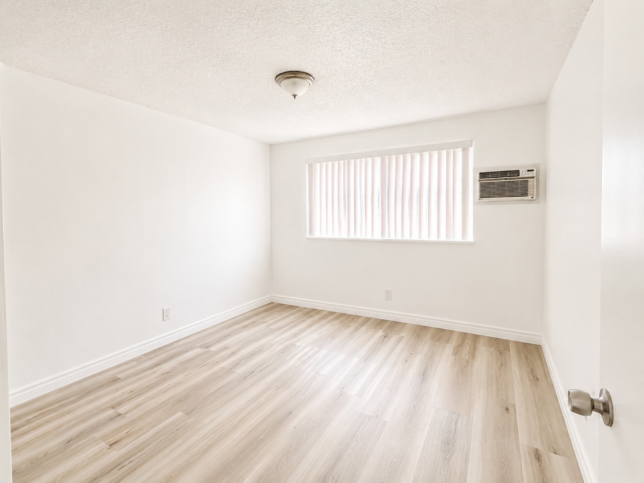 spacious bedroom - 7107 Coldwater Canyon Ave