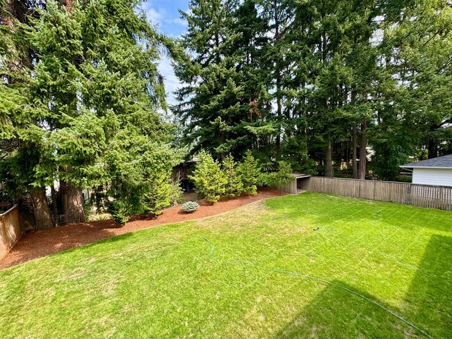 Building Photo - Bellevue Home