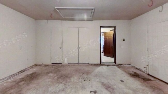 Building Photo - Mustang/Yukon 3/2