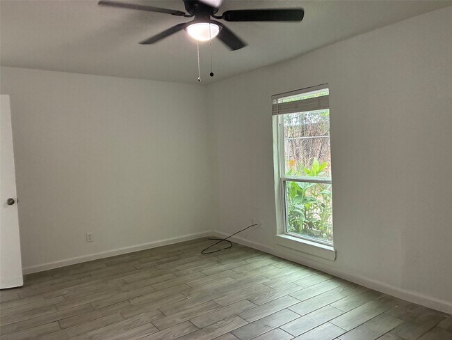 Building Photo - 6200 W Tidwell Rd
