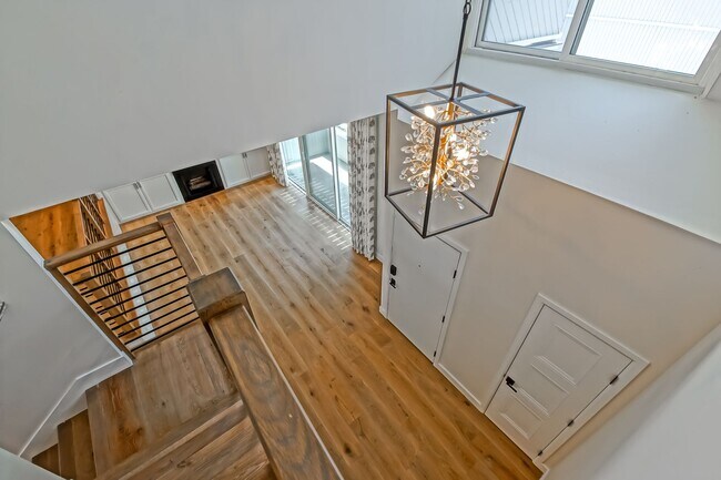 Building Photo - 14 Aries Ct