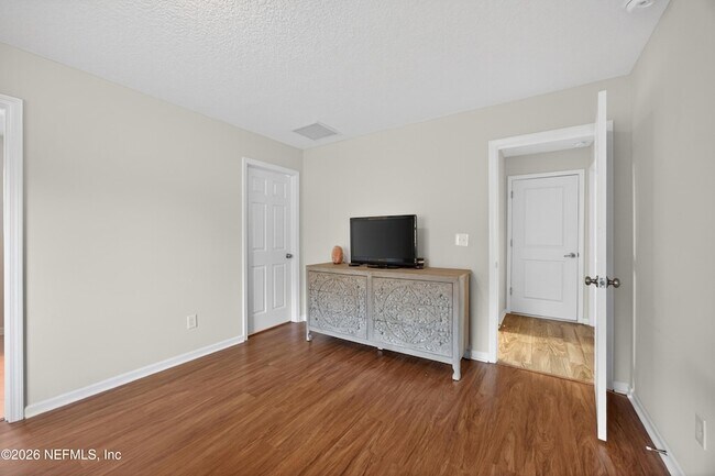 Building Photo - 940 State Rd 13 N