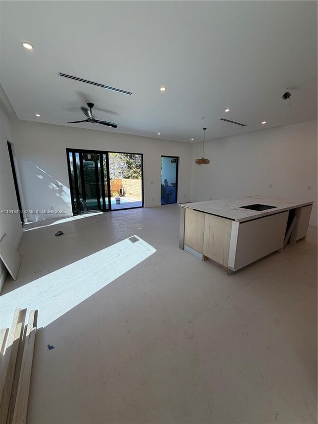 Building Photo - 1337 NE 13th Ave