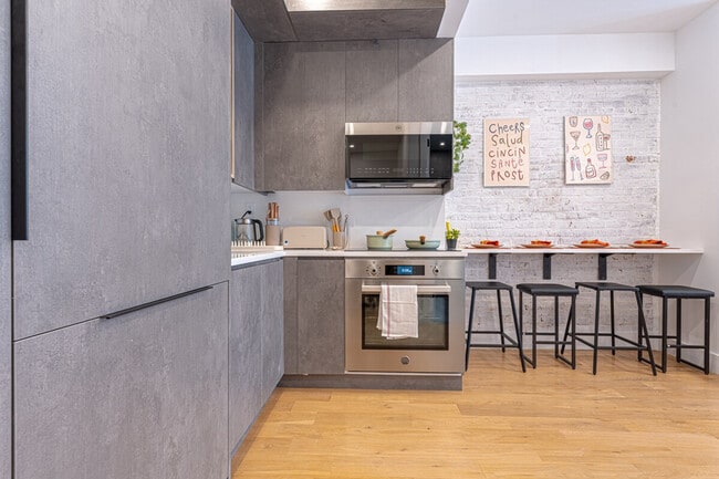 Building Photo - 242 Schaefer St