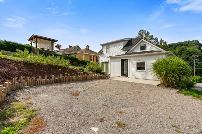 Building Photo - 366 N Main St