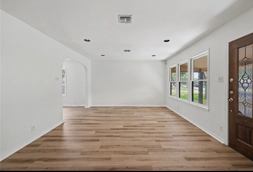 Building Photo - 942 Delaine Dr