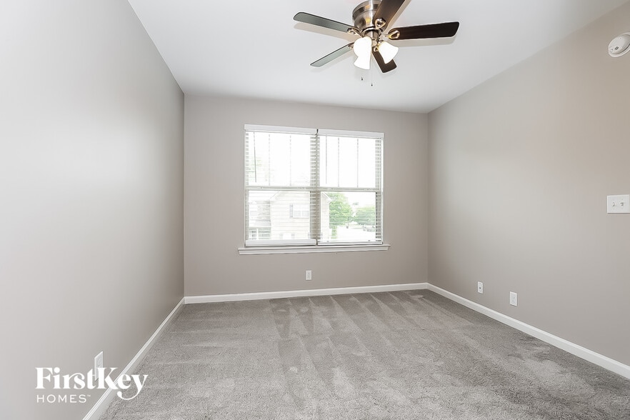 Building Photo - 3241 Mapleside Ln