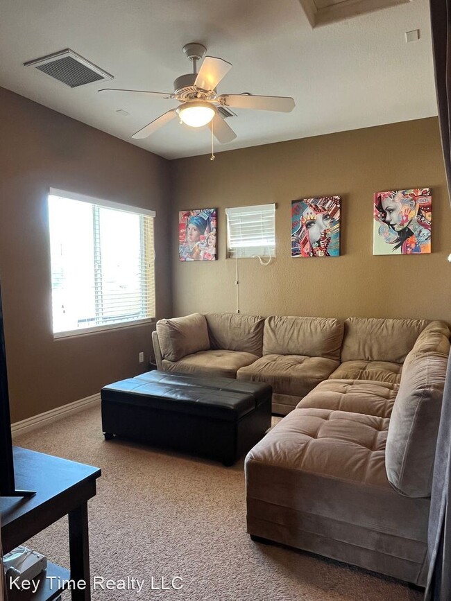 Building Photo - 3 br, 3 bath House - 3575 McCormick Blvd D201