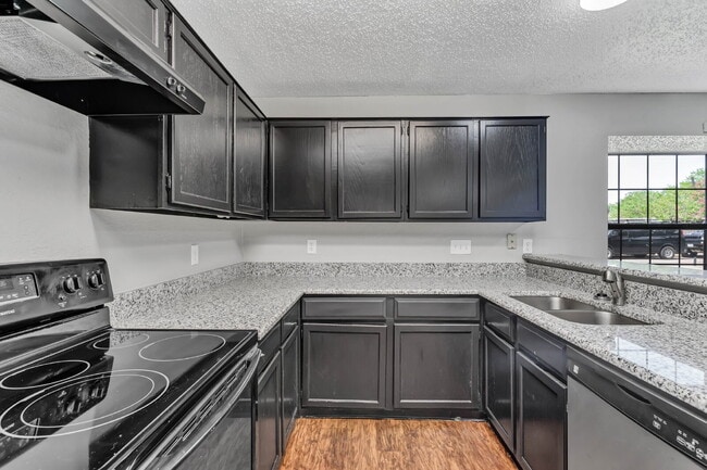 Building Photo - $1,000 Off first month.