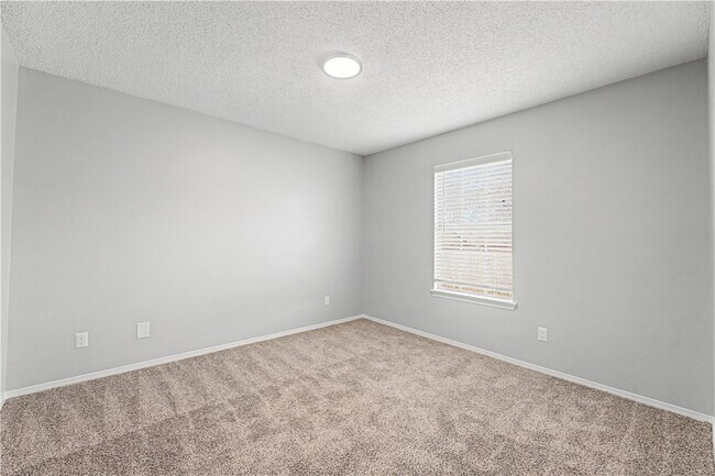 Building Photo - 4380 W Thrasher Dr